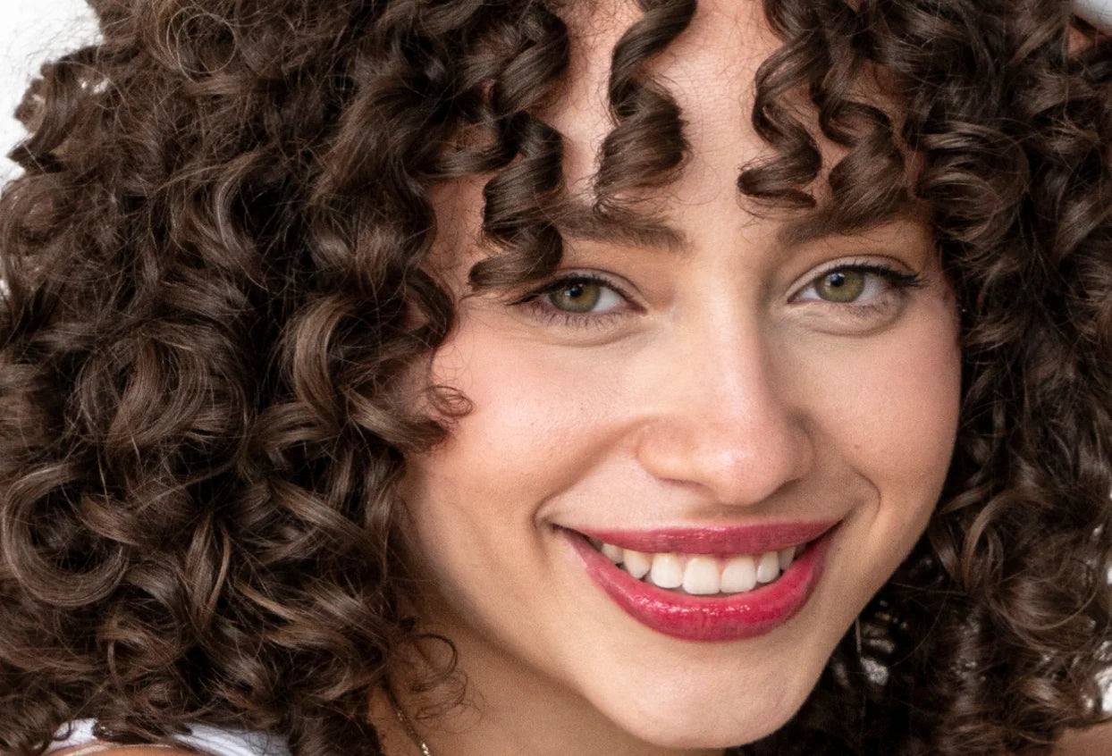 The Definitive Guide for Maintaining Moisture in Your Curls